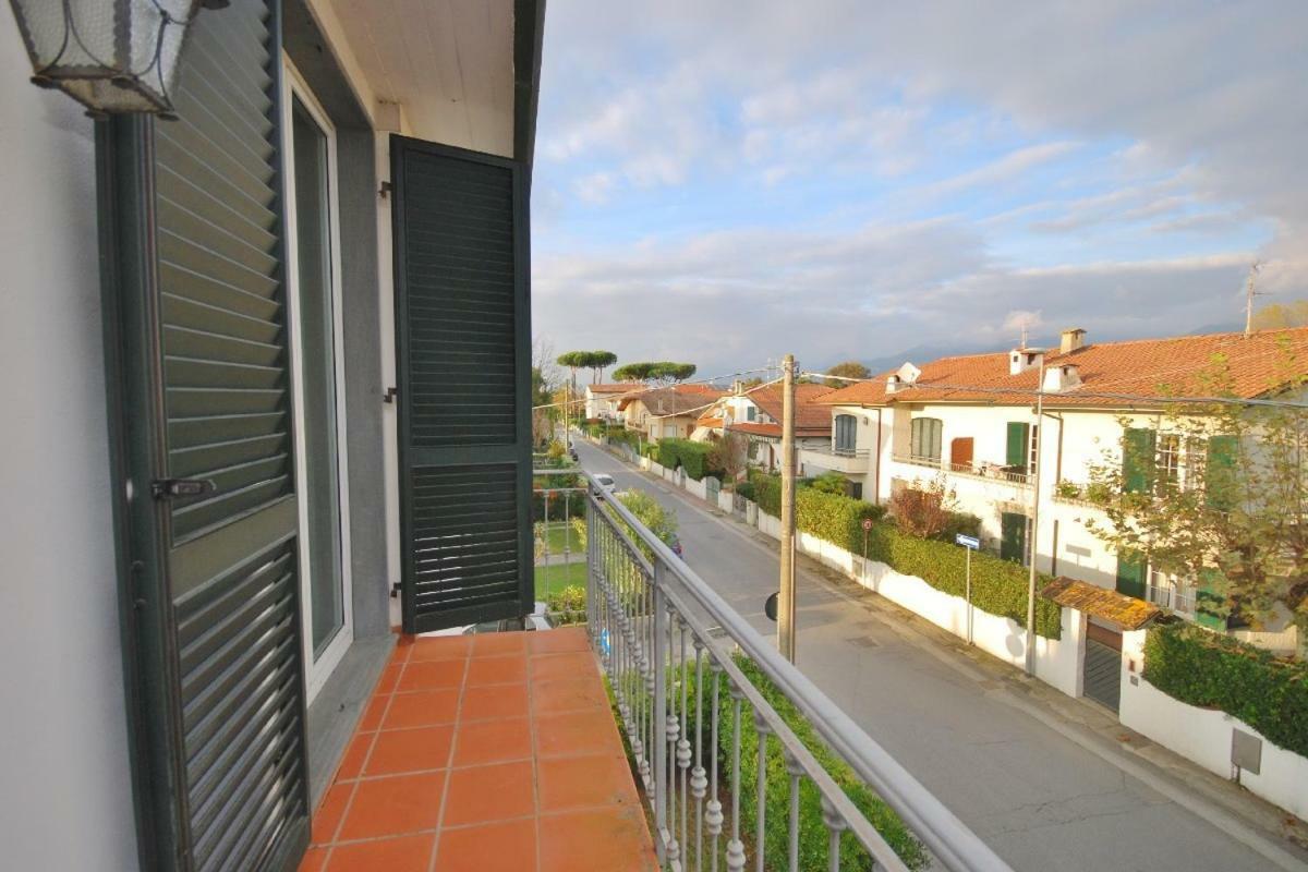 Raffinato Attico Vicino Al Mare Con Solarium Lido Di Camaiore Ngoại thất bức ảnh