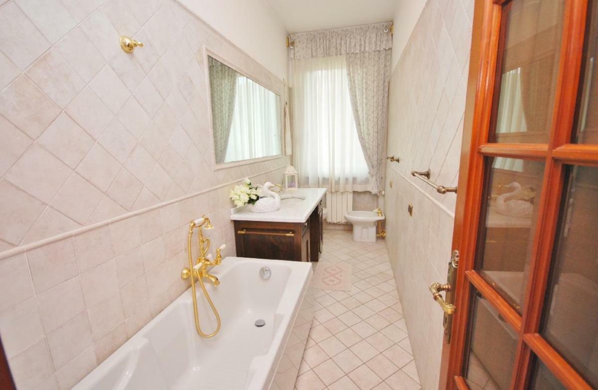 Raffinato Attico Vicino Al Mare Con Solarium Lido Di Camaiore Ngoại thất bức ảnh