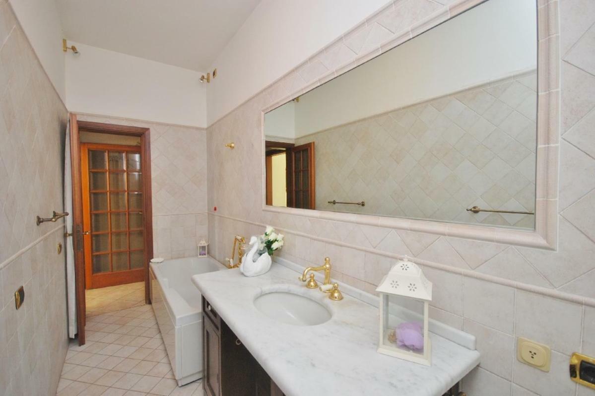 Raffinato Attico Vicino Al Mare Con Solarium Lido Di Camaiore Ngoại thất bức ảnh