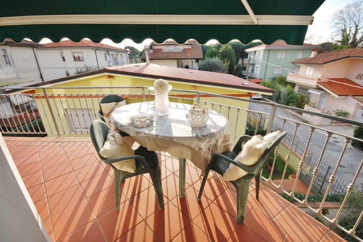Raffinato Attico Vicino Al Mare Con Solarium Lido Di Camaiore Ngoại thất bức ảnh