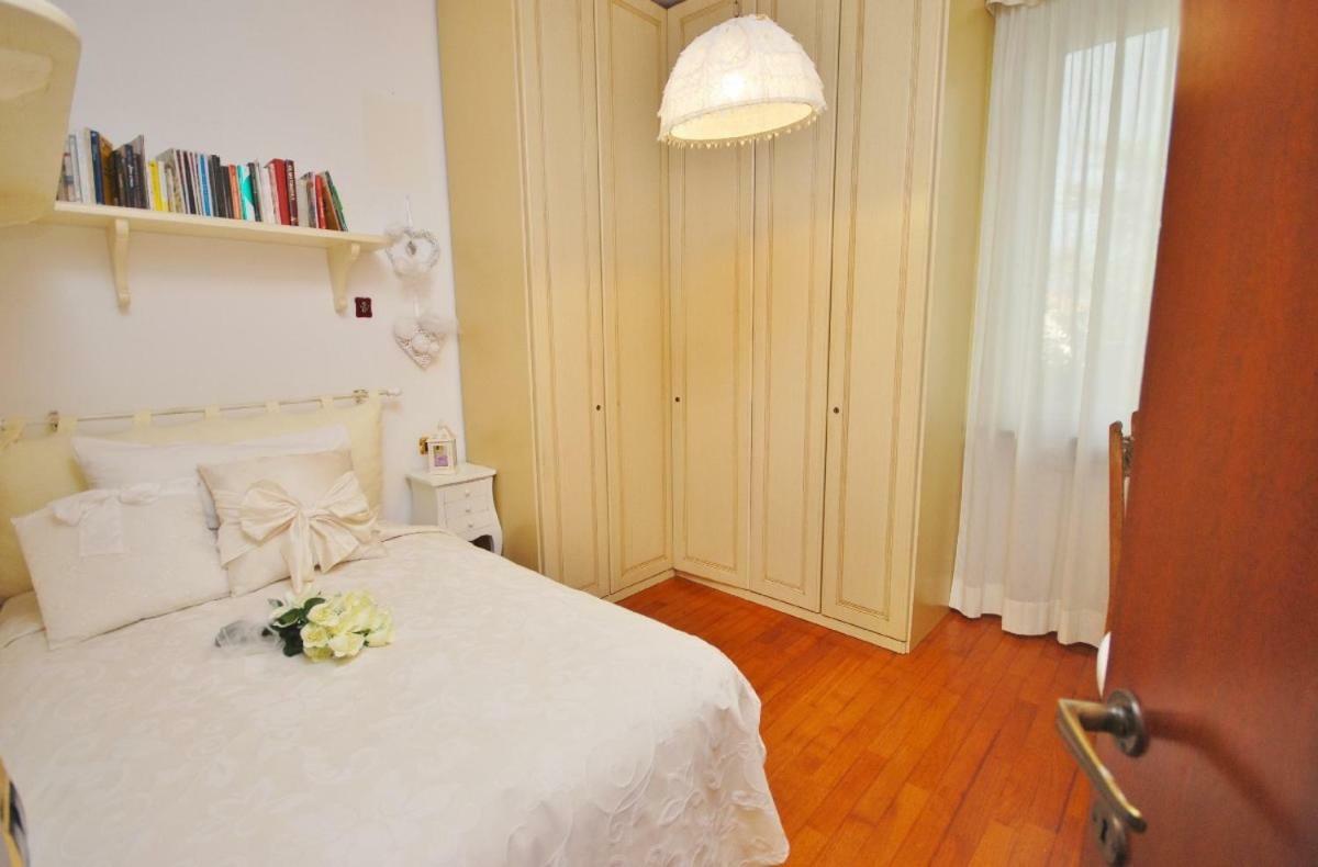 Raffinato Attico Vicino Al Mare Con Solarium Lido Di Camaiore Ngoại thất bức ảnh