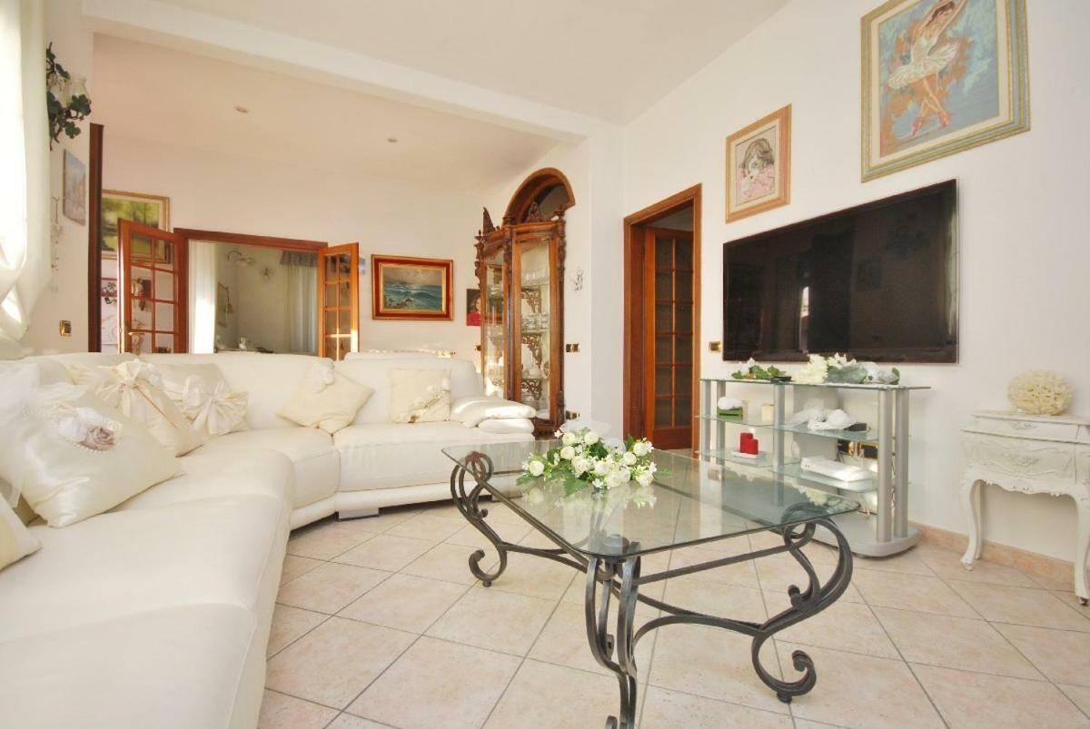 Raffinato Attico Vicino Al Mare Con Solarium Lido Di Camaiore Ngoại thất bức ảnh