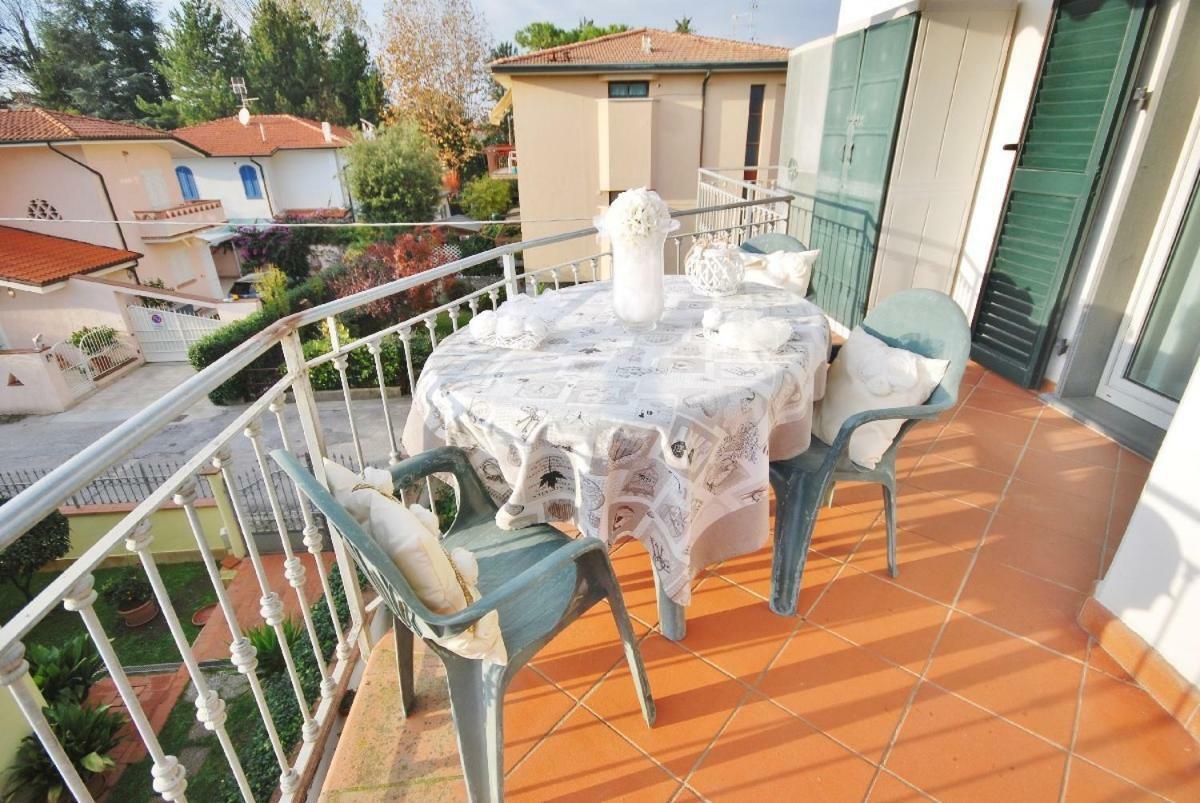Raffinato Attico Vicino Al Mare Con Solarium Lido Di Camaiore Ngoại thất bức ảnh