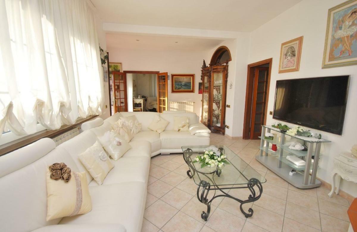 Raffinato Attico Vicino Al Mare Con Solarium Lido Di Camaiore Ngoại thất bức ảnh