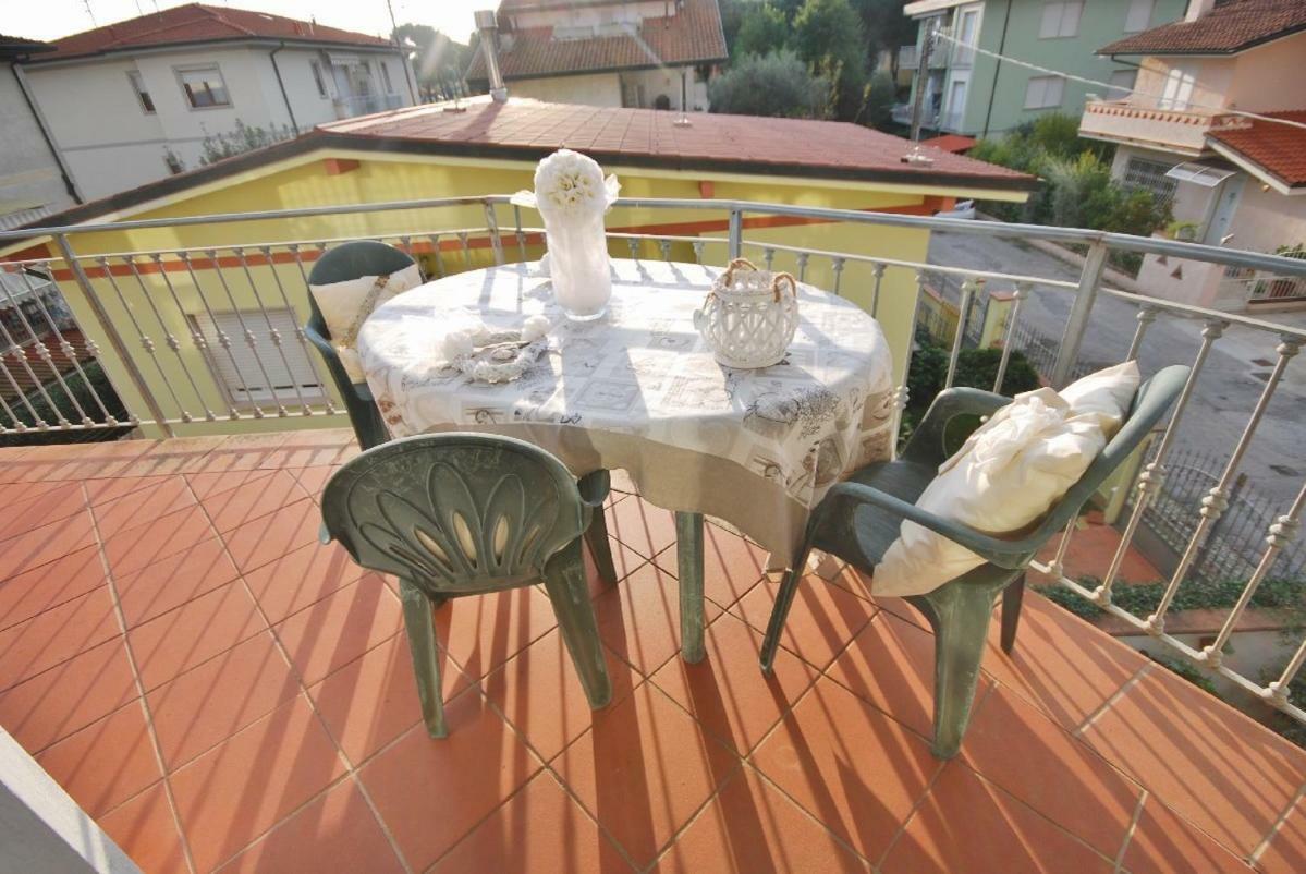 Raffinato Attico Vicino Al Mare Con Solarium Lido Di Camaiore Ngoại thất bức ảnh