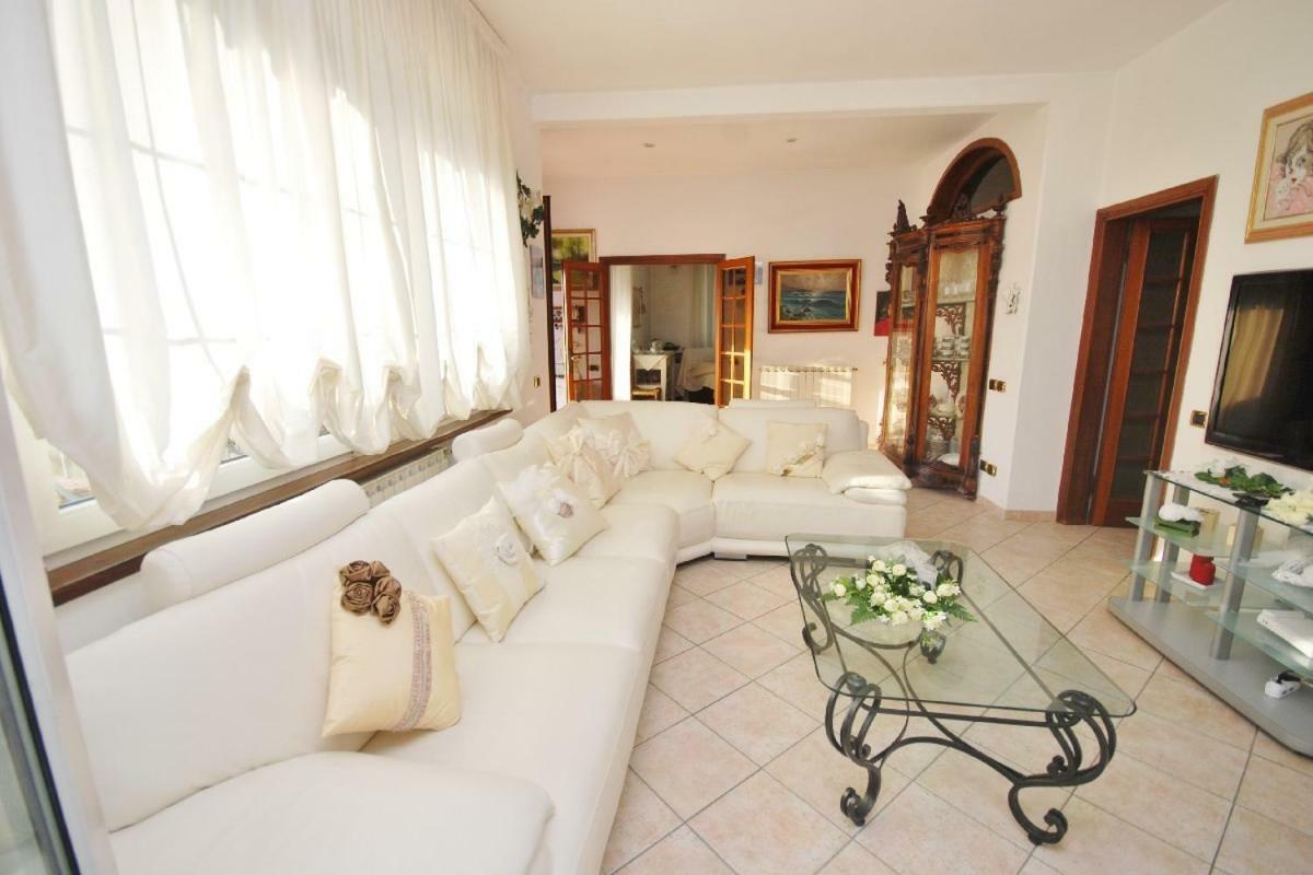 Raffinato Attico Vicino Al Mare Con Solarium Lido Di Camaiore Ngoại thất bức ảnh